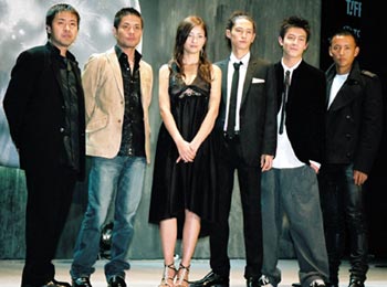 �����������Ă���