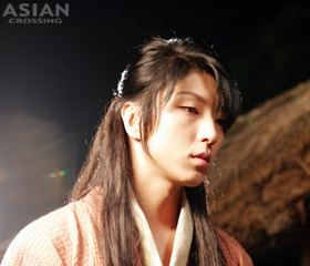 �R���M��