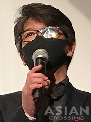 �������U