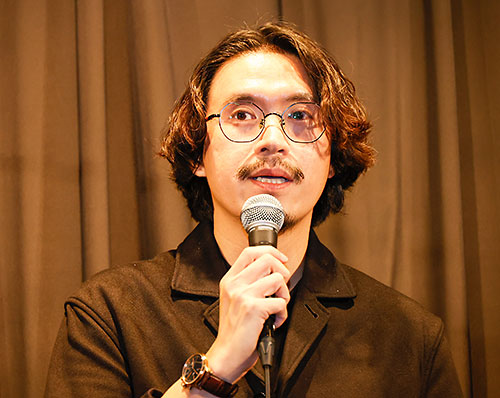 バズ・プーンピリヤ監督