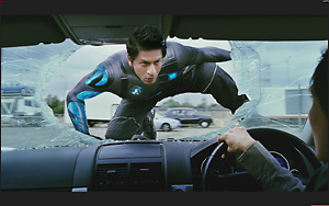 ���E����