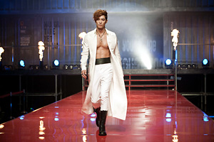 �`���Y��