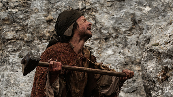 �R <�����e>