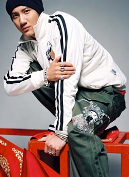 �����E���[�z��